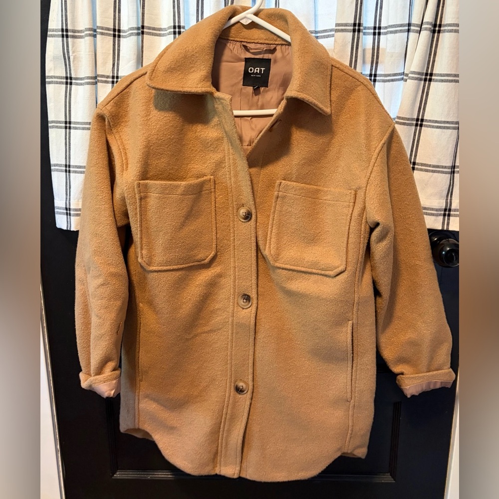 Oat New York Oversized Tan Shacket With Pockets.